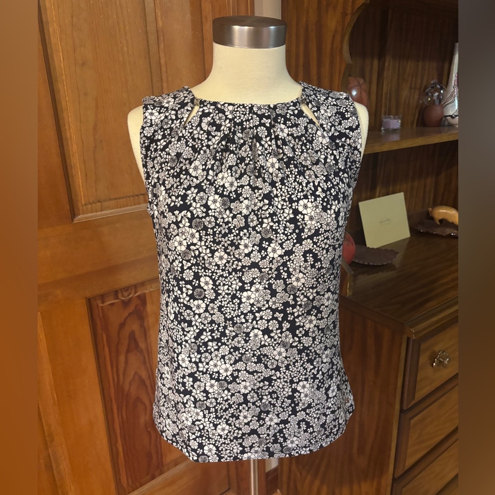 Tommy Hilfiger Black and White Fitted Floral Blouse